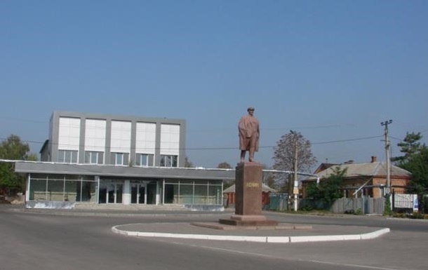 На Харьковщине снесли еще один памятник Ленину 