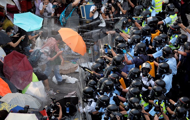 Революция зонтиков. Протесты в Гонконге усилились после попытки разгона