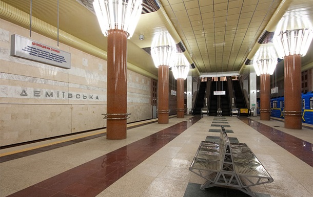 У Київському метро затримали трьох пасажирів із гранатою