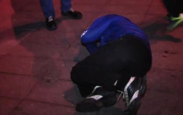  На колени!  Во время сноса памятника Ленину был жестоко избит мужчина