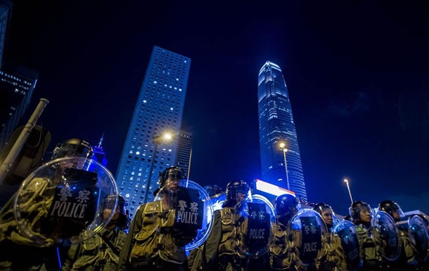 В Гонконге возводят баррикады
