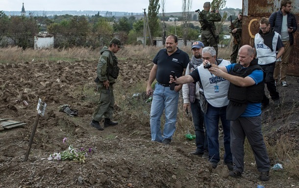Латвійський правозахисник: У місцях поховань під Донецьком знайдені 400 тіл 