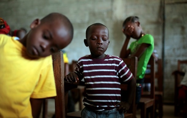 У Західній Африці 3700 дітей залишилися сиротами через лихоманку Ебола