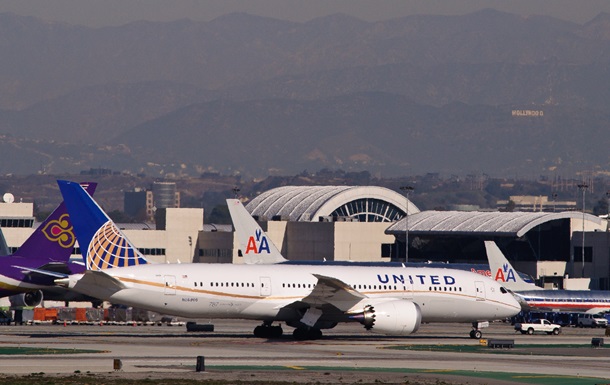 Чоловік, хворий на вірус Ебола, прибув до США літаком United Airlines 