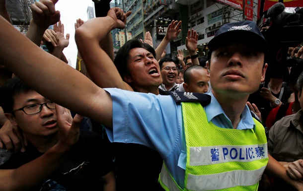 Влада Гонконгу дала демонстрантам час до понеділка, щоб розійтися 