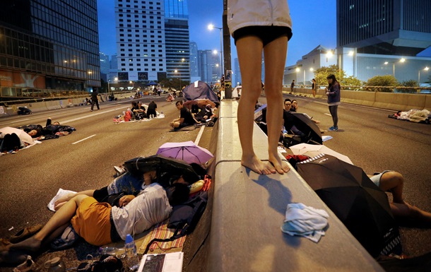 В Гонконге демонстранты согласились освободить несколько районов