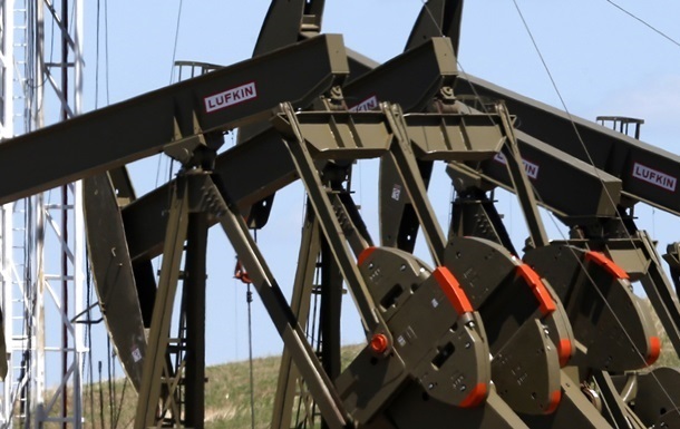 Ціна на нафту впала до чотирирічного мінімуму