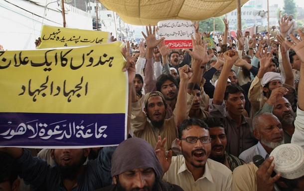 Семь человек погибли из-за давки в Пакистане