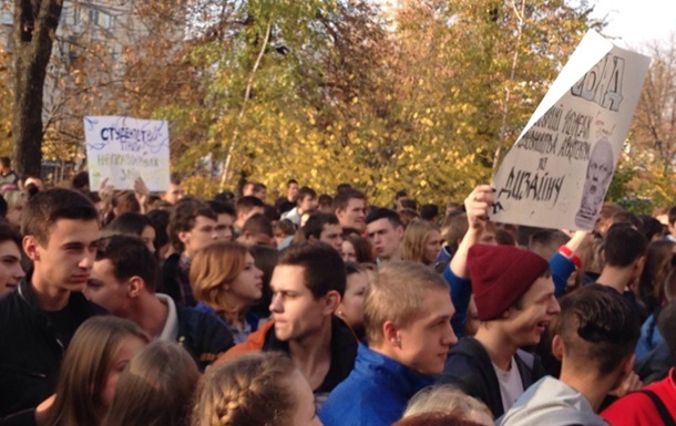 Студенты вышли на митинг из-за возможной реформы образования 