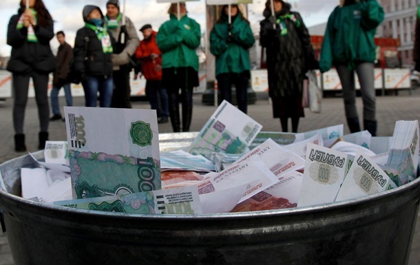 Российский рубль установил два новых антирекорда