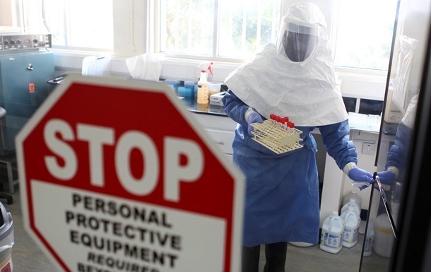 Хворих на Еболу перевозитимуть спеціальним літаком 