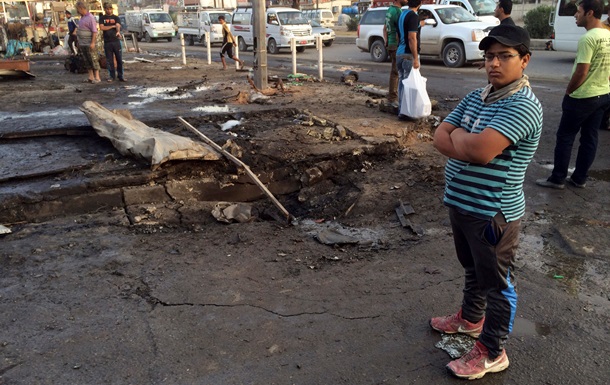 При взрыве смертника в Ираке погибли не менее 15 человек