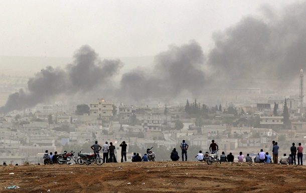 Літаки США скинули зброю курдам біля міста Кобані