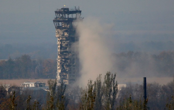 У военных конкуренция за право защищать аэропорт Донецка - министр обороны