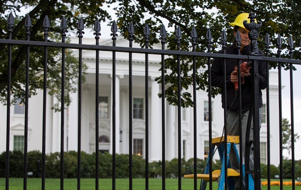 В США задумались об усилении ограды вокруг Белого дома