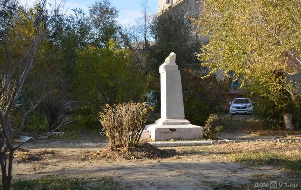 В российском Волгограде разрушили памятник Ленину