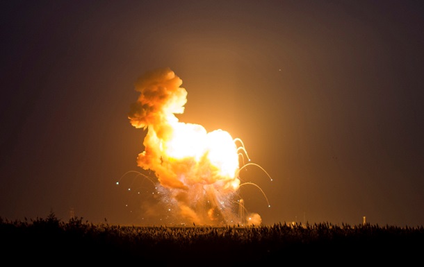 Фахівці завершили огляд місця вибуху ракети на американському космодромі