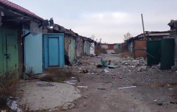 В Донецке в обстрелянном кооперативе разграбили гаражи