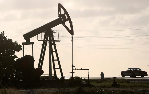 Нефть дорожает на данных по ее запасам в США