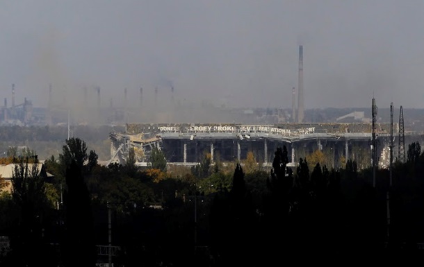 Аэропорт Донецка штурмуют с самого утра