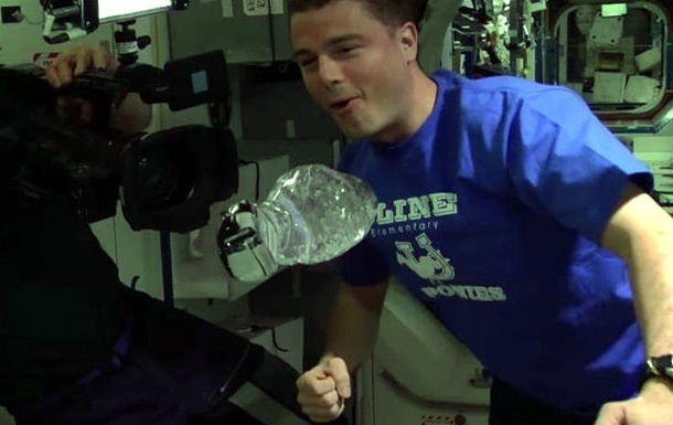 Астронавти NASA провели експеримент з водою в невагомості