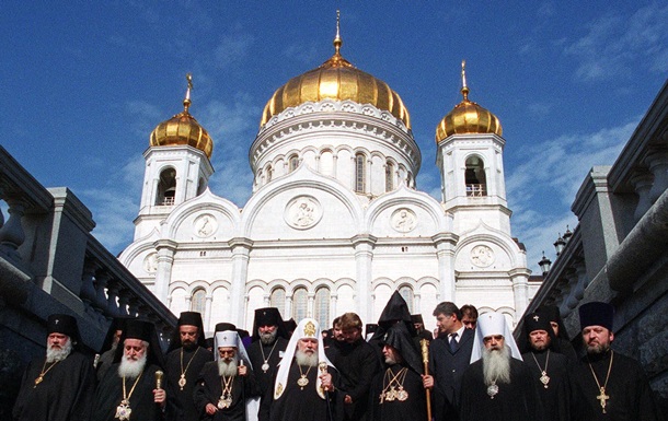 РПЦ предложила создать православную банковскую систему в России