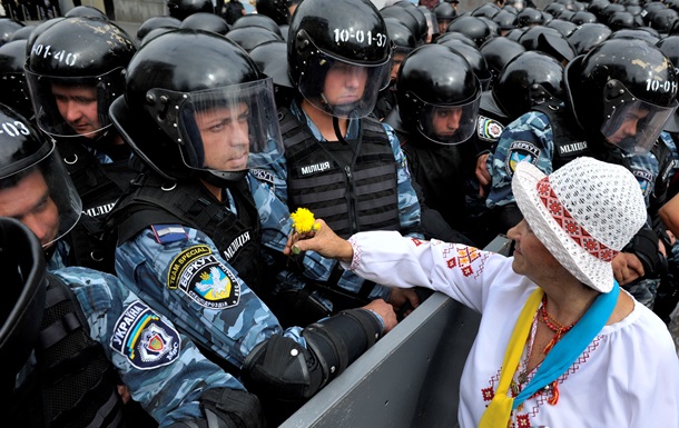 Відчиніть, поліція! Як в Україні буде відбуватися реформа МВС