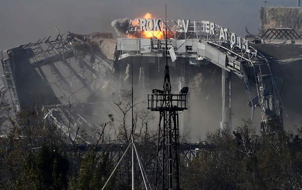 В течение всего дня в Донецке обстреливали аэропорт  