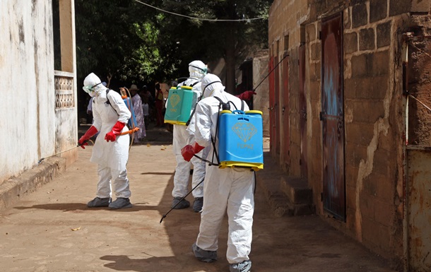 На борьбу с Эболой в Либерию прибыли врачи из Китая