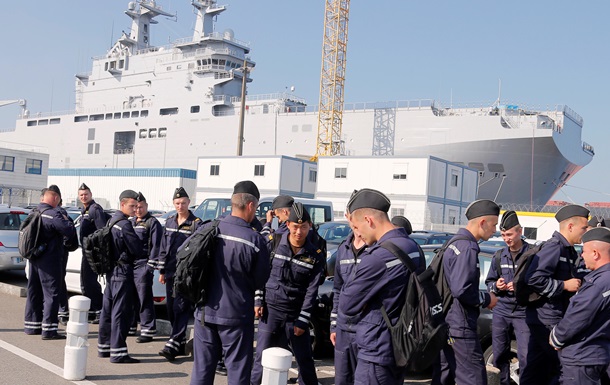 Российским морякам запретили подниматься на борт Мистраля - СМИ