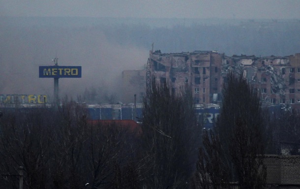 Во многих районах Донецка слышны залпы и взрывы