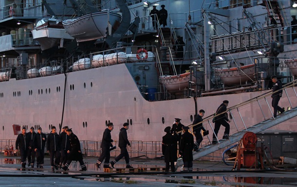 Російські моряки піднялися на борт  Містраля 