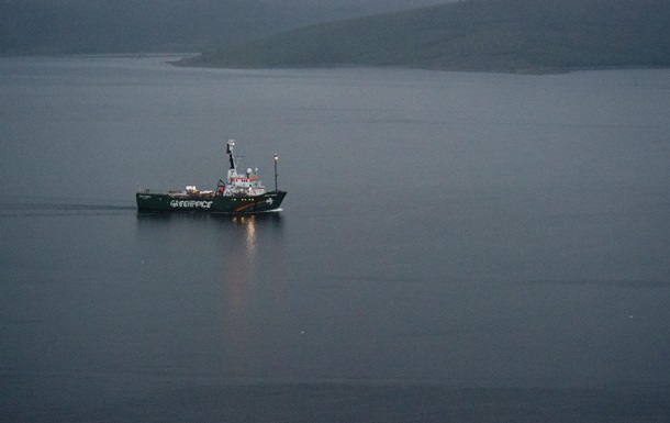 Власти Испании задержали судно экологов  Арктик Санрайз 