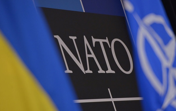 НАТО и Украина начали консультации по сотрудничеству в 2015 году 
