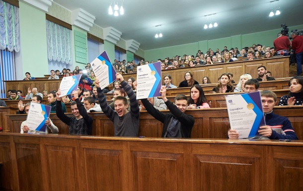 Украинские студенты-авиаторы продолжают борьбу за поездку на Ле-Бурже