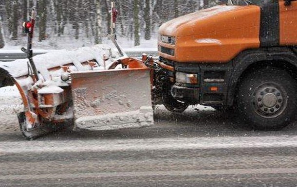До прибирання першого снігу в Києві залучили 259 одиниць техніки