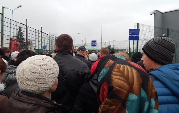Украинцы массово бегут в Польшу