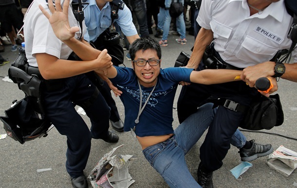 В Гонконге полиция задержала 116 протестующих