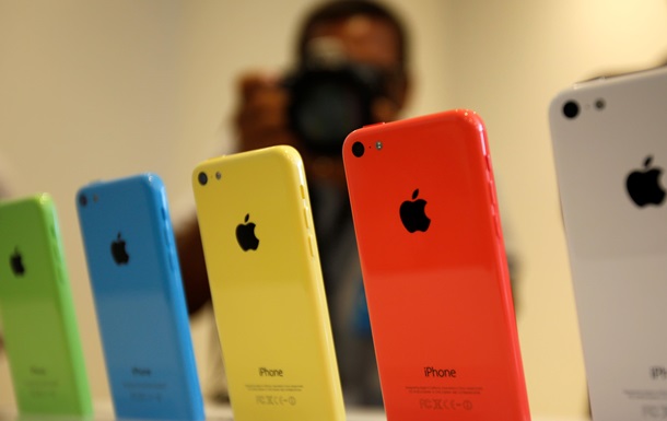 Apple остановит производство iPhone 5C в 2015 году - СМИ