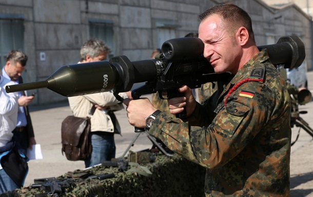 Німеччина поки не надаватиме Україні військову допомогу