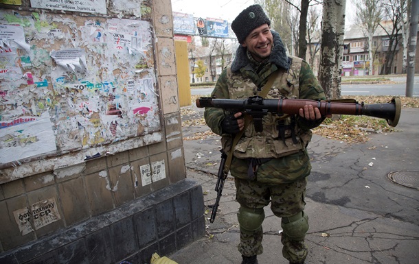 У Донецьку захопили і обікрали відділення банку Форум