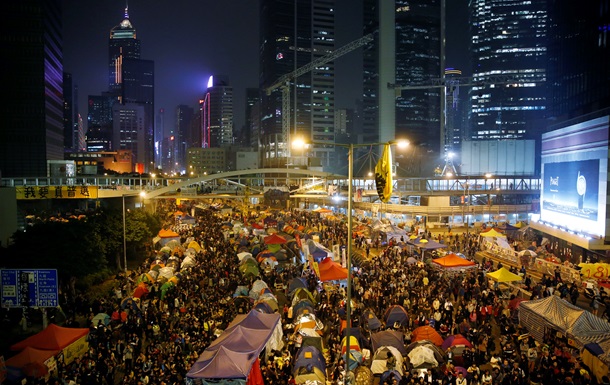 Полиция начала расчистку гонконгского майдана