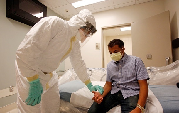 Швейцарці призупинили випробування вакцини від Еболи через біль у волонтері