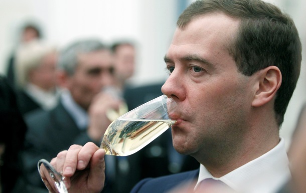 Медведев в день рождения угощал гостей только российскими продуктами
