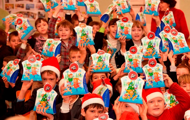 Фонд Колесникова вручил подарки детям, пострадавшим в ходе АТО