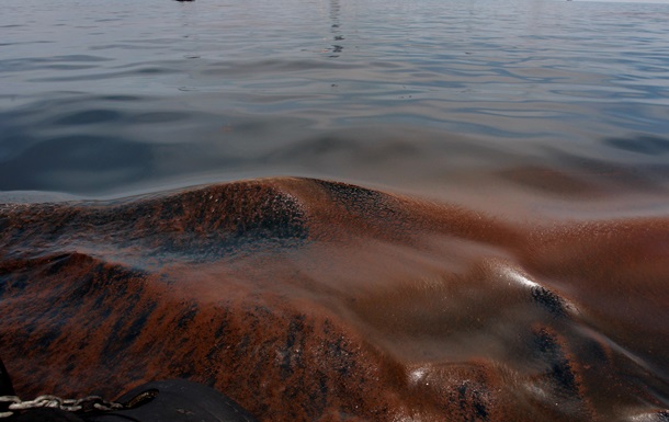 У Чорне море розлилася нафта