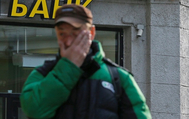 У Києві банки перестали продавати долари за попереднім замовленням
