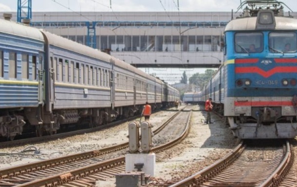 Украина прекратила отправку грузовых и пассажирских поездов в Крым