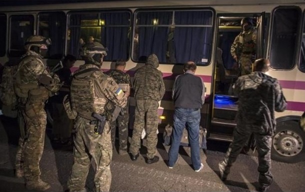 На Донбассе остаются еще сотни пленных