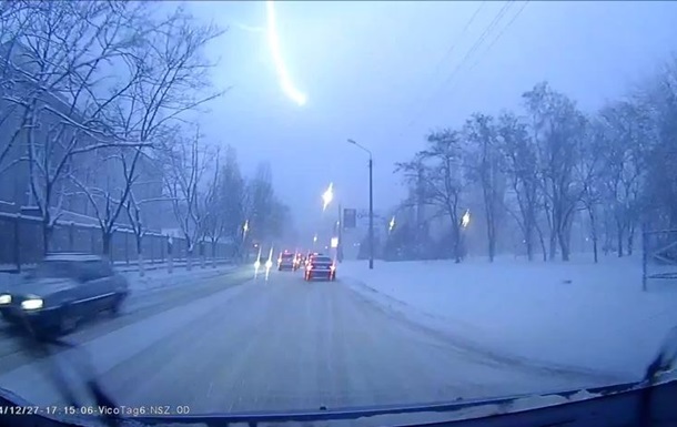 Снігопади на півдні України супроводжуються грозами і блискавками